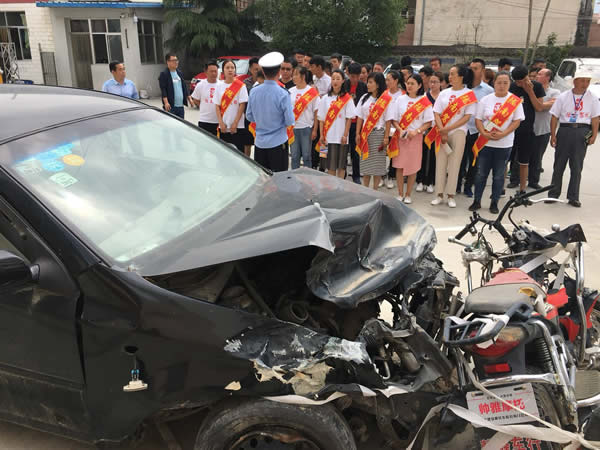 隴南駕校文明交通進(jìn)駕?！拔鍌€(gè)一”活動(dòng)