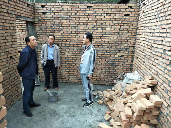 隴運集團公司黨委書記、董事長李寅祥同志深入琵琶鎮(zhèn)寧強村開展幫扶工作