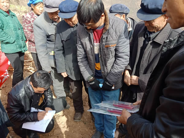 隴運集團公司積極開展寧強村冬季花椒養(yǎng)護(hù)培訓(xùn)