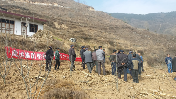隴運集團公司積極開展寧強村冬季花椒養(yǎng)護(hù)培訓(xùn)