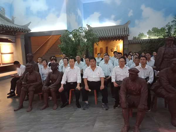 隴運(yùn)集團(tuán)公司黨委開展“不忘初心、牢記使命”紀(jì)念建黨98周年主題黨日活動