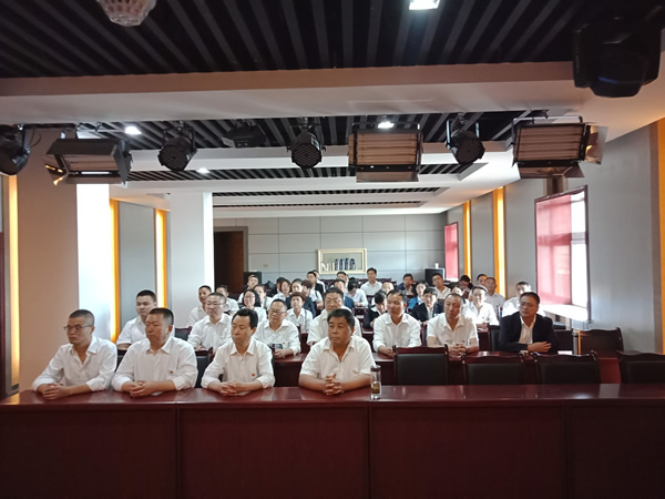 隴運(yùn)集團(tuán)公司黨委開展“不忘初心、牢記使命”紀(jì)念建黨98周年主題黨日活動