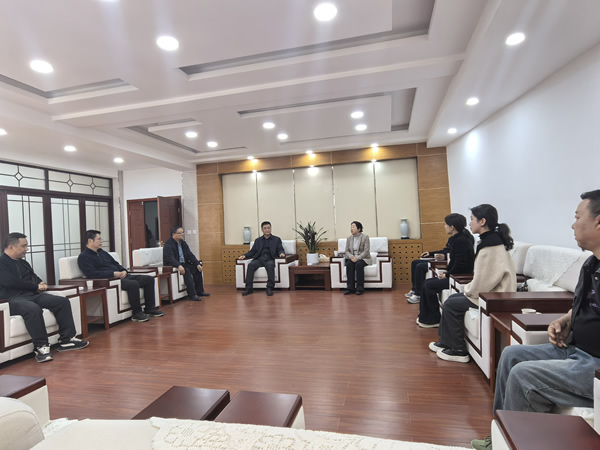 隴運集團潤華旅游客運公司、晟游天下旅行社與隴南師范學院歷史文化與旅游學院達成見習合作意向