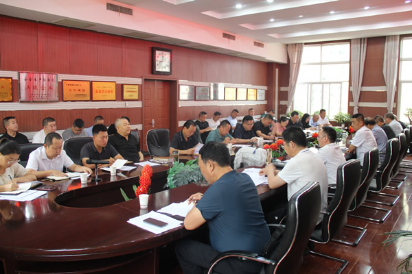 隴運(yùn)集團(tuán)公司黨委召開(kāi)理論學(xué)習(xí)中心組集中學(xué)習(xí)暨黨委（擴(kuò)大）會(huì)和2025年上半年