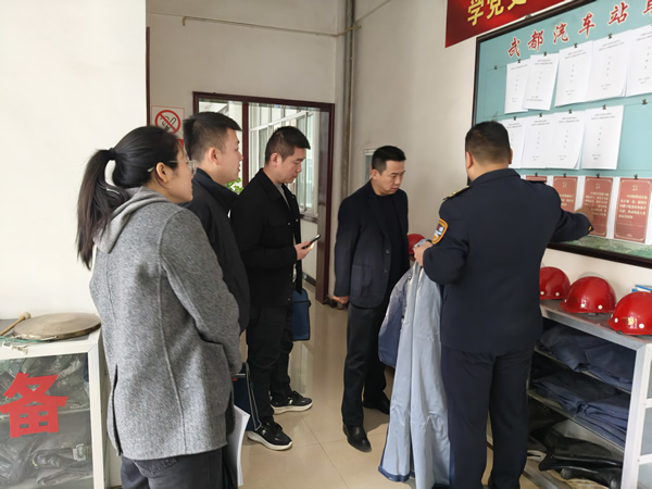 隴南市隴運(yùn)集團(tuán)公司黨委書(shū)記、董事長(zhǎng)馬明喜帶隊(duì)開(kāi)展安全生產(chǎn)檢查