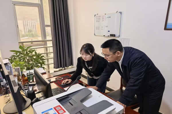 隴南市隴運集團(tuán)公司黨委書記、董事長馬明喜深入一線開展“五一”節(jié)日期間安全生產(chǎn)檢查